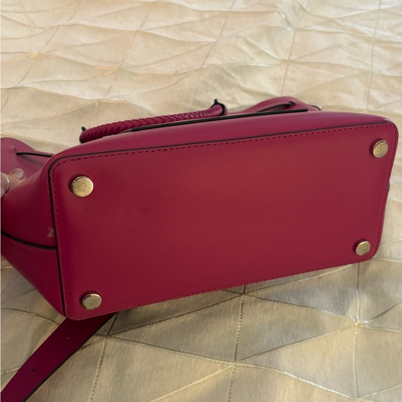 Michael Kors Pink Shoulder Bag with Elegant Design - Picture 4 of 8